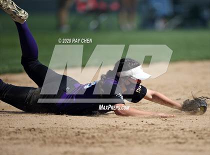 Thumbnail 3 in D'Evelyn vs. Holy Family (CHSAA 4A Semifinal) photogallery.