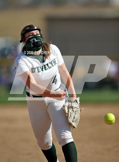 Thumbnail 1 in D'Evelyn vs. Holy Family (CHSAA 4A Semifinal) photogallery.