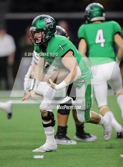 Thumbnail 3 in Iowa Park vs. Pleasant Grove (UIL 4A Division 2 Semifinal) photogallery.