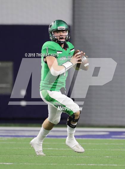 Thumbnail 2 in Iowa Park vs. Pleasant Grove (UIL 4A Division 2 Semifinal) photogallery.