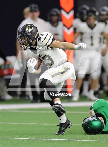 Thumbnail 1 in Iowa Park vs. Pleasant Grove (UIL 4A Division 2 Semifinal) photogallery.
