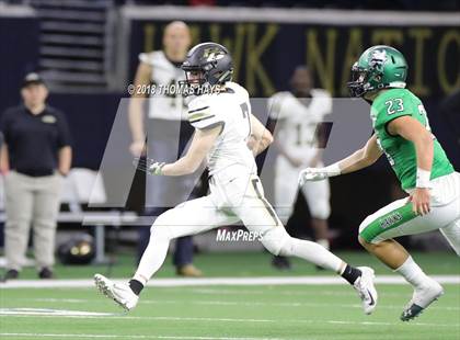 Thumbnail 3 in Iowa Park vs. Pleasant Grove (UIL 4A Division 2 Semifinal) photogallery.