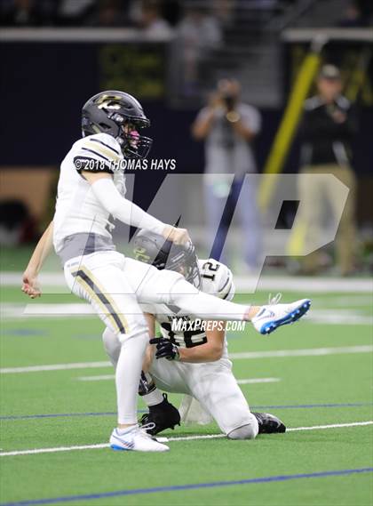 Thumbnail 1 in Iowa Park vs. Pleasant Grove (UIL 4A Division 2 Semifinal) photogallery.