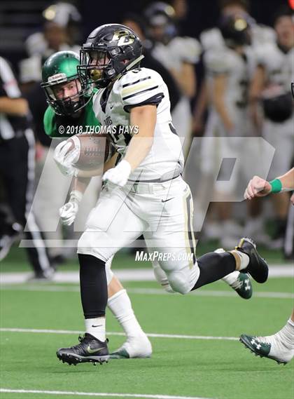 Thumbnail 3 in Iowa Park vs. Pleasant Grove (UIL 4A Division 2 Semifinal) photogallery.