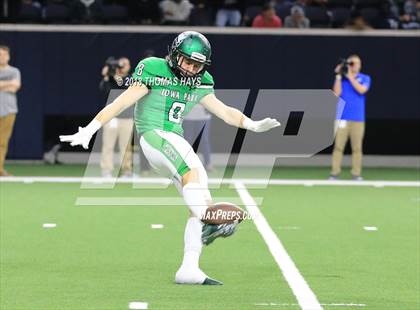 Thumbnail 3 in Iowa Park vs. Pleasant Grove (UIL 4A Division 2 Semifinal) photogallery.