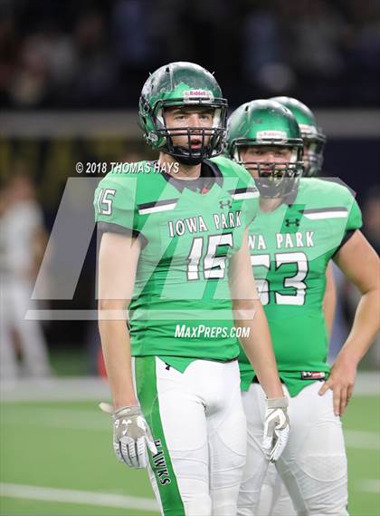 Thumbnail 1 in Iowa Park vs. Pleasant Grove (UIL 4A Division 2 Semifinal) photogallery.