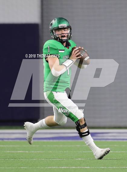 Thumbnail 3 in Iowa Park vs. Pleasant Grove (UIL 4A Division 2 Semifinal) photogallery.