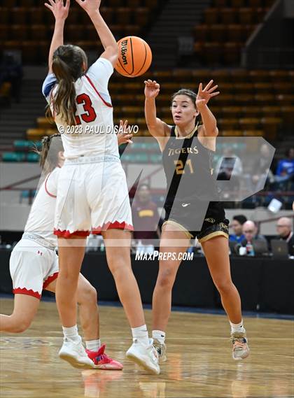 Thumbnail 3 in Canon City vs. Durango (CHSAA 5A Great 8) photogallery.