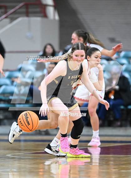 Thumbnail 3 in Canon City vs. Durango (CHSAA 5A Great 8) photogallery.
