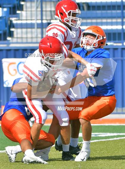 Thumbnail 2 in FR: Mater Dei @ Bishop Gorman photogallery.