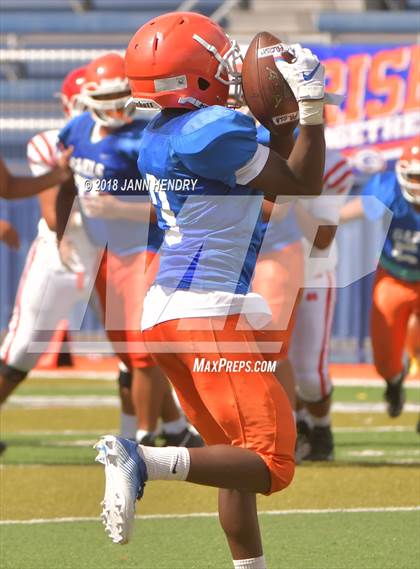 Thumbnail 2 in FR: Mater Dei @ Bishop Gorman photogallery.