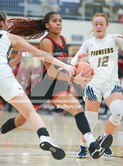 Thumbnail 2 in North Central vs. Mooresville (IHSAA 4A Regional Semifinal) photogallery.