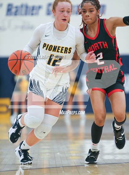 Thumbnail 3 in North Central vs. Mooresville (IHSAA 4A Regional Semifinal) photogallery.
