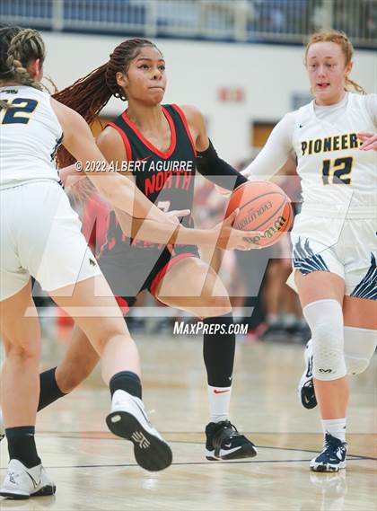 Thumbnail 1 in North Central vs. Mooresville (IHSAA 4A Regional Semifinal) photogallery.