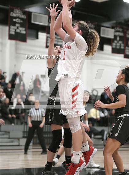 Thumbnail 3 in Mater Dei vs. Fairmont Prep (Troy Classic) photogallery.
