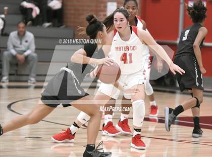Thumbnail 3 in Mater Dei vs. Fairmont Prep (Troy Classic) photogallery.