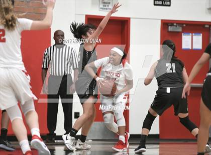 Thumbnail 2 in Mater Dei vs. Fairmont Prep (Troy Classic) photogallery.