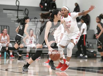 Thumbnail 2 in Mater Dei vs. Fairmont Prep (Troy Classic) photogallery.