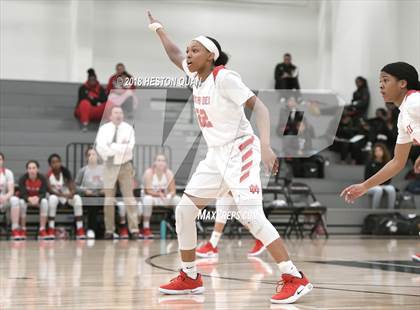 Thumbnail 2 in Mater Dei vs. Fairmont Prep (Troy Classic) photogallery.