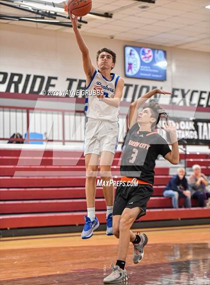 Thumbnail 2 in Queen City vs. Spring Hill (White Oak Tournament) photogallery.