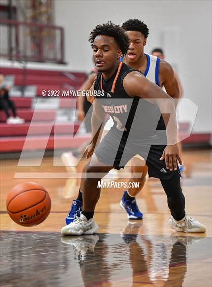 Thumbnail 1 in Queen City vs. Spring Hill (White Oak Tournament) photogallery.