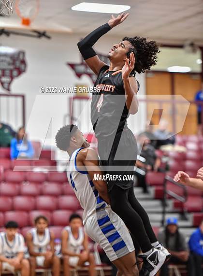 Thumbnail 2 in Queen City vs. Spring Hill (White Oak Tournament) photogallery.