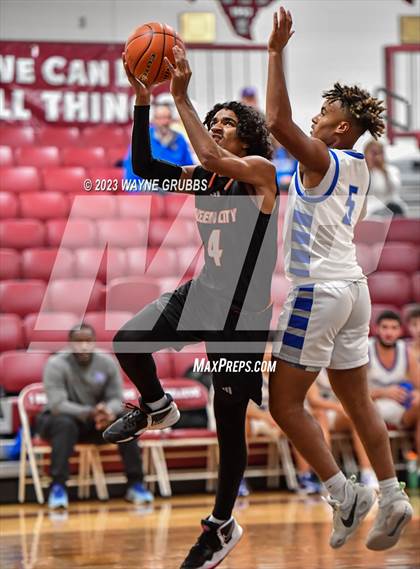 Thumbnail 3 in Queen City vs. Spring Hill (White Oak Tournament) photogallery.