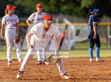 Thumbnail 2 in Katy vs. Kingwood (UIL Softball 6A Region 3 Final) photogallery.
