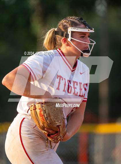 Thumbnail 2 in Katy vs. Kingwood (UIL Softball 6A Region 3 Final) photogallery.