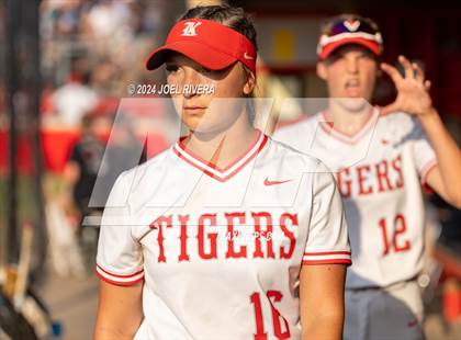 Thumbnail 3 in Katy vs. Kingwood (UIL Softball 6A Region 3 Final) photogallery.