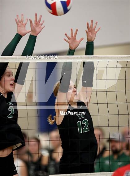 Thumbnail 2 in Tanque Verde vs. Sahuaro (Lancer Invitational) photogallery.