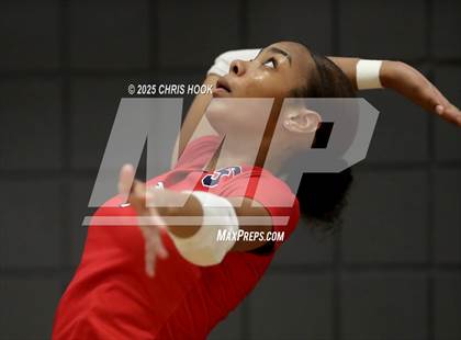 Thumbnail 2 in Tanque Verde vs. Sahuaro (Lancer Invitational) photogallery.