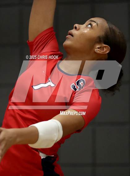 Thumbnail 3 in Tanque Verde vs. Sahuaro (Lancer Invitational) photogallery.