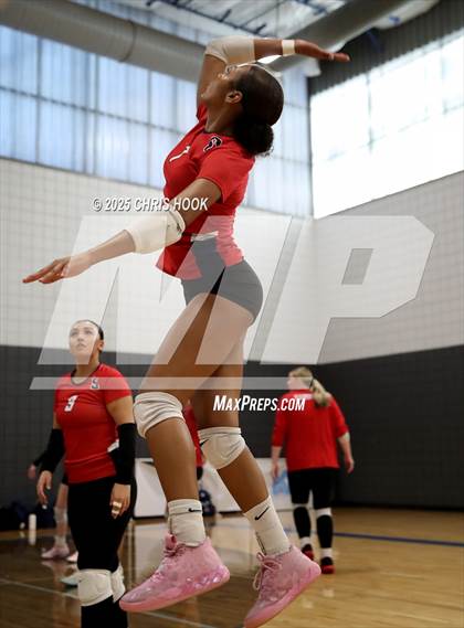 Thumbnail 2 in Tanque Verde vs. Sahuaro (Lancer Invitational) photogallery.