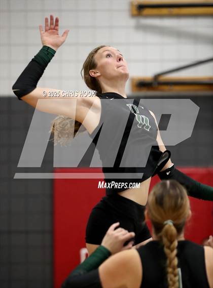 Thumbnail 2 in Tanque Verde vs. Sahuaro (Lancer Invitational) photogallery.