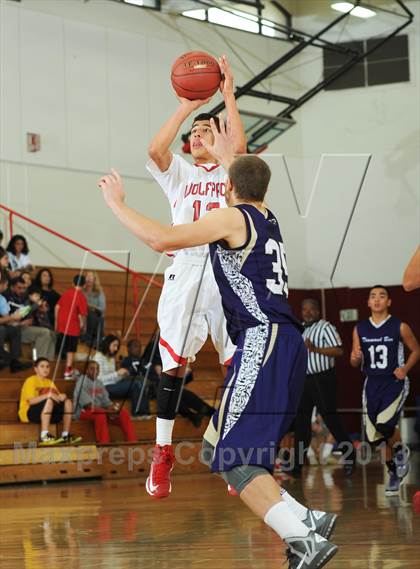 Thumbnail 2 in Diamond Bar vs. Great Oak (MaxPreps Holiday Classic) photogallery.