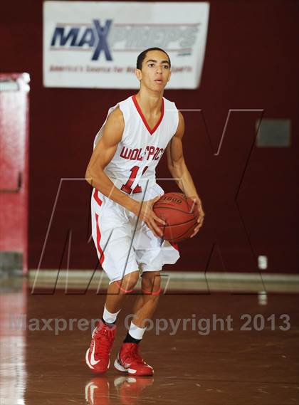 Thumbnail 1 in Diamond Bar vs. Great Oak (MaxPreps Holiday Classic) photogallery.