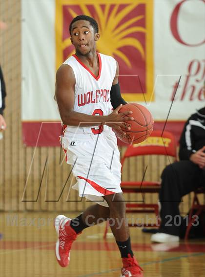 Thumbnail 2 in Diamond Bar vs. Great Oak (MaxPreps Holiday Classic) photogallery.