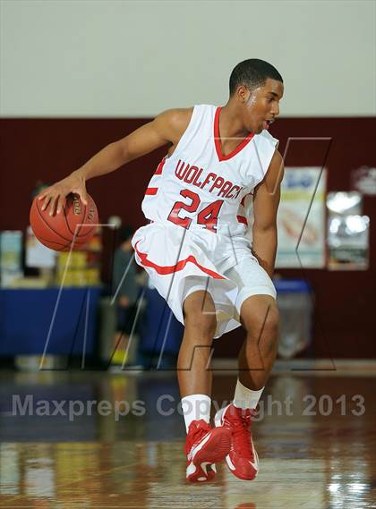Thumbnail 2 in Diamond Bar vs. Great Oak (MaxPreps Holiday Classic) photogallery.
