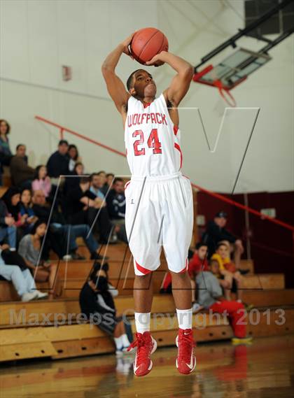 Thumbnail 1 in Diamond Bar vs. Great Oak (MaxPreps Holiday Classic) photogallery.
