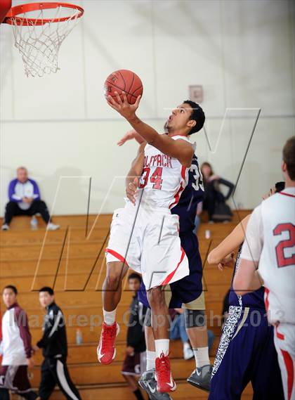 Thumbnail 1 in Diamond Bar vs. Great Oak (MaxPreps Holiday Classic) photogallery.