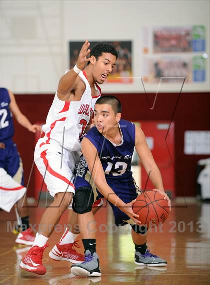 Thumbnail 1 in Diamond Bar vs. Great Oak (MaxPreps Holiday Classic) photogallery.