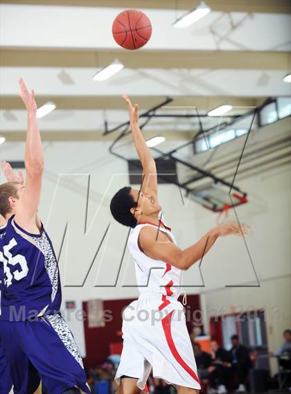 Thumbnail 3 in Diamond Bar vs. Great Oak (MaxPreps Holiday Classic) photogallery.