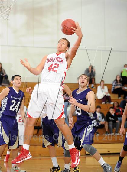 Thumbnail 3 in Diamond Bar vs. Great Oak (MaxPreps Holiday Classic) photogallery.