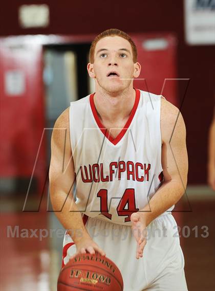 Thumbnail 2 in Diamond Bar vs. Great Oak (MaxPreps Holiday Classic) photogallery.