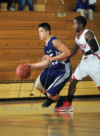 Thumbnail 3 in Diamond Bar vs. Great Oak (MaxPreps Holiday Classic) photogallery.