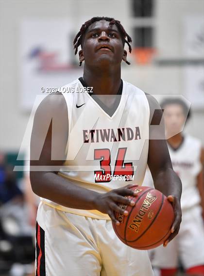 Thumbnail 3 in St. John Bosco vs. Etiwanda (The Classic at Damien) photogallery.