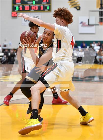 Thumbnail 2 in St. John Bosco vs. Etiwanda (The Classic at Damien) photogallery.