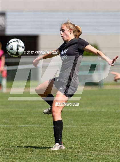 Thumbnail 3 in Vandegrift vs. McAllen (UIL 6A Regional Semifinal) photogallery.