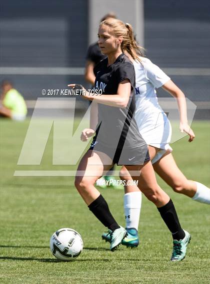Thumbnail 2 in Vandegrift vs. McAllen (UIL 6A Regional Semifinal) photogallery.